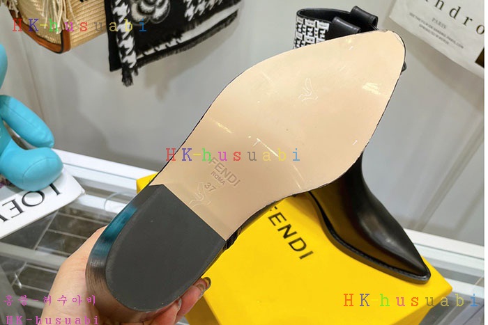 NEW 펜디 부츠 신상 FD 2428853