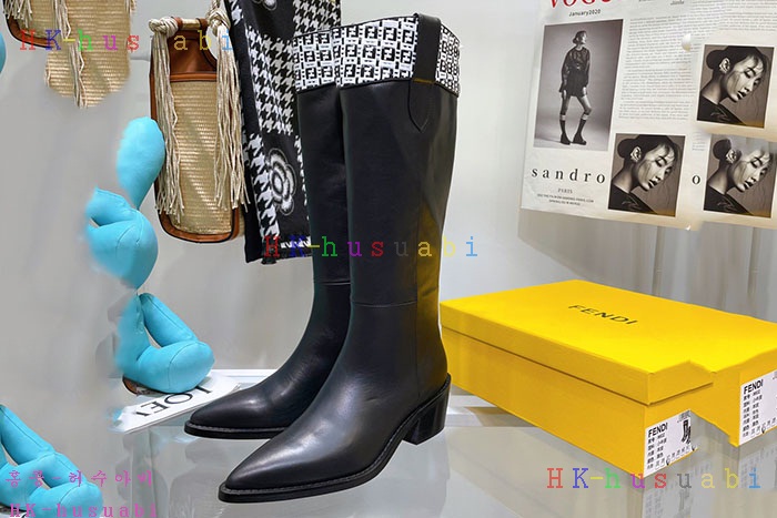 NEW 펜디 부츠 신상 FD 2428855