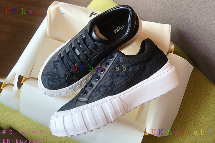 NEW 펜디 스니커즈 신상 FD 2428850