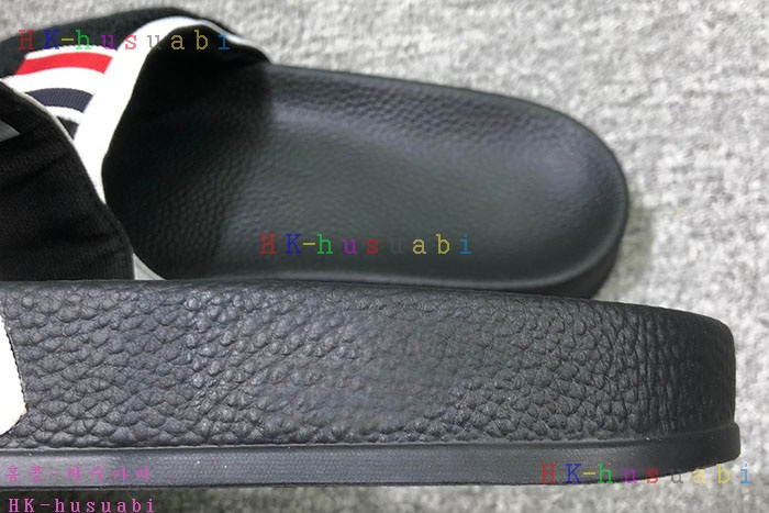 NEW 톰브라운 슬리퍼 신상 TB 586662