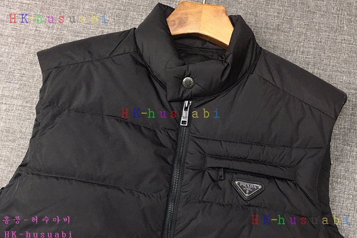 NEW 프라다 패딩조끼 신상 P 4478853