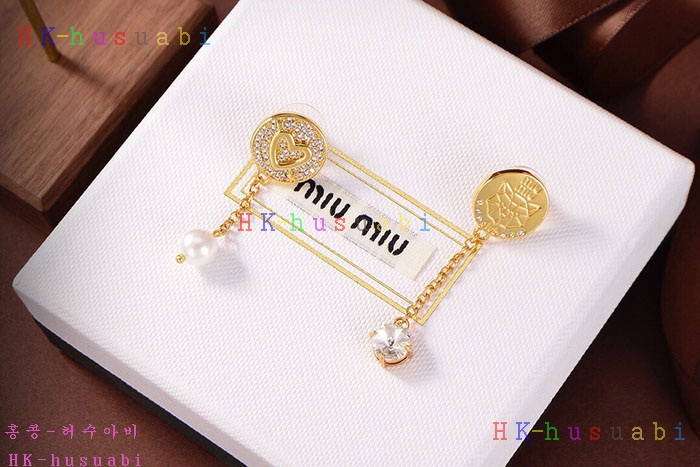 NEW 미우미우 귀걸이 신상 MU 2252111