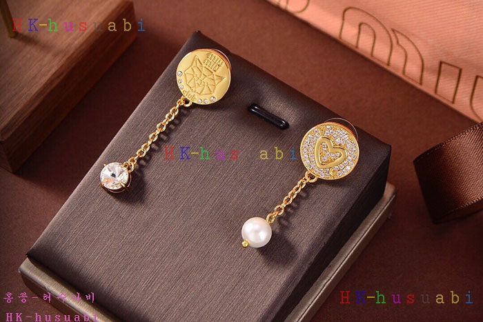 NEW 미우미우 귀걸이 신상 MU 2252111