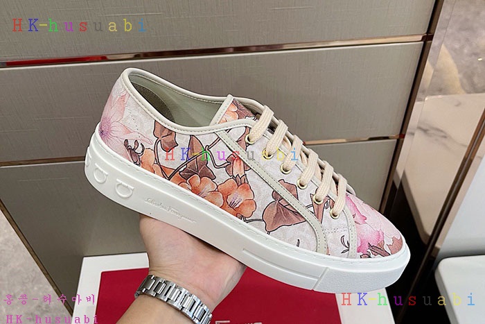 NEW 페라가모 스니커즈 신상 F 725542
