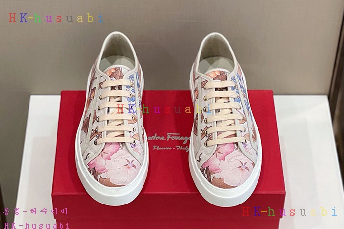 NEW 페라가모 스니커즈 신상 F 725542
