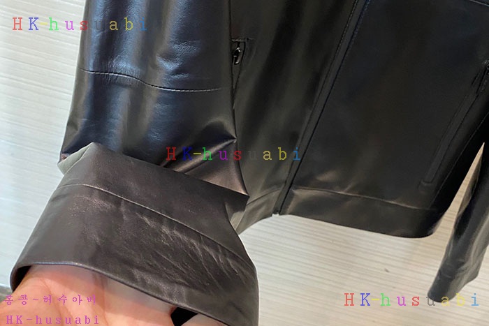 NEW 프라다 자켓 신상 P 5572211 (양가죽)