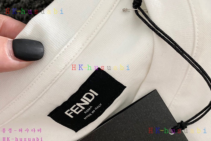NEW 펜디 반팔티 신상 FD 142500