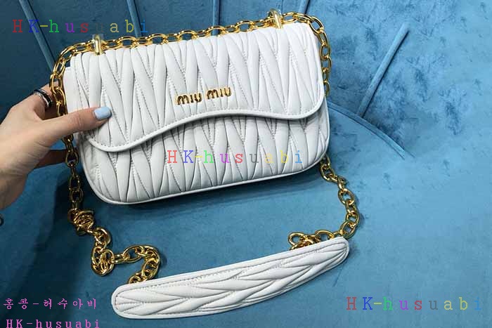★미러급★미우미우 마틀라쎄 퀼팅 로고 숄더백 5BD140-2