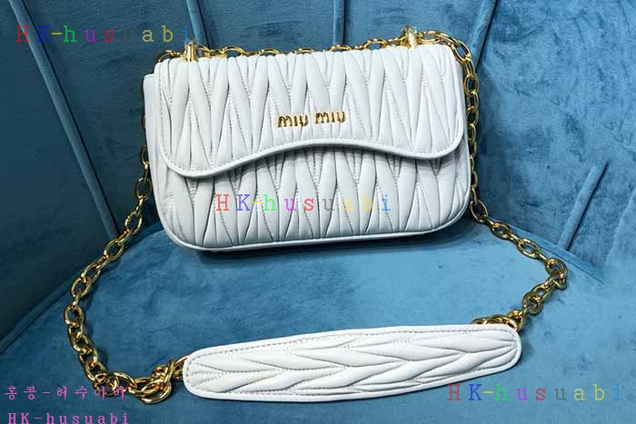 ★미러급★미우미우 마틀라쎄 퀼팅 로고 숄더백 5BD140-2