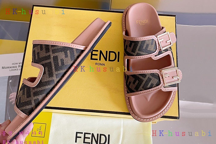 NEW 펜디 샌들 신상 FD 825601