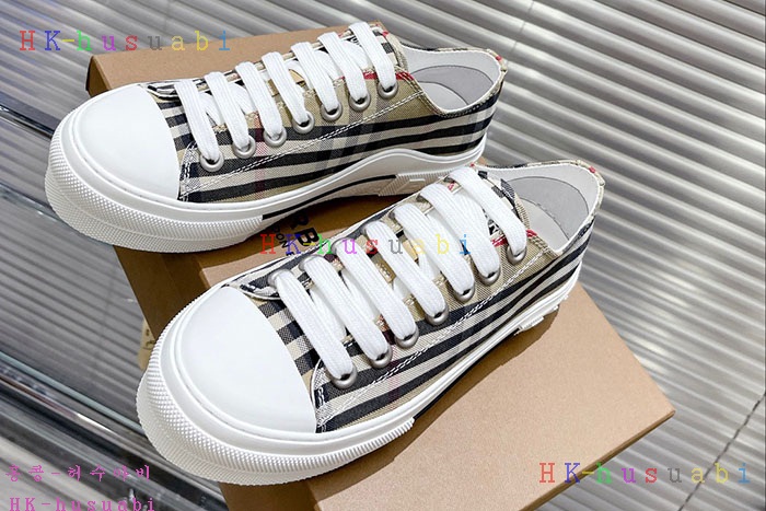 NEW 버버리 스니커즈 신상 B 890012