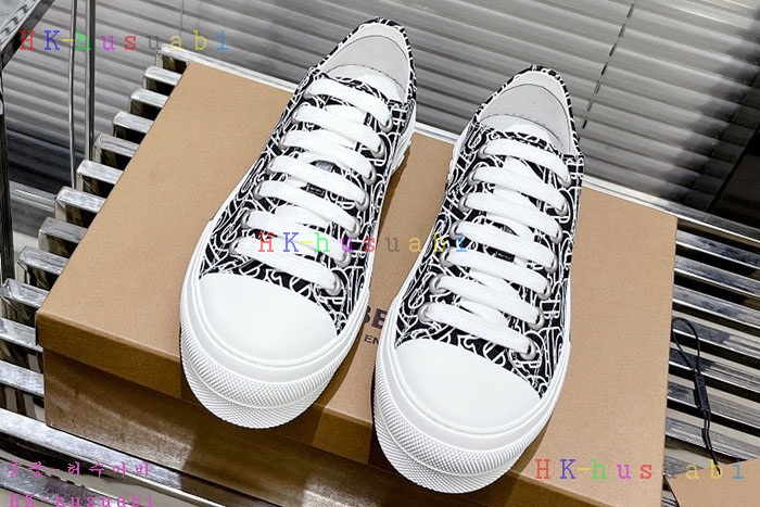 NEW 버버리 스니커즈 신상 B 890013