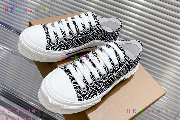 NEW 버버리 스니커즈 신상 B 890013