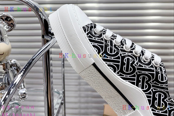 NEW 버버리 스니커즈 신상 B 890013