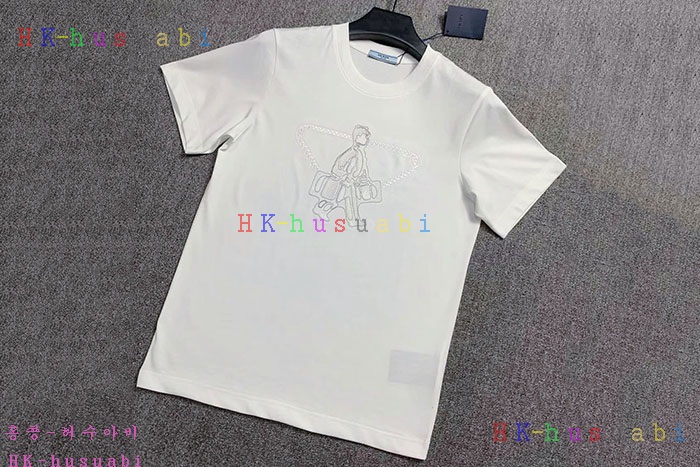 NEW 프라다 반팔티 신상 P 628005