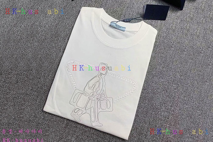 NEW 프라다 반팔티 신상 P 628005
