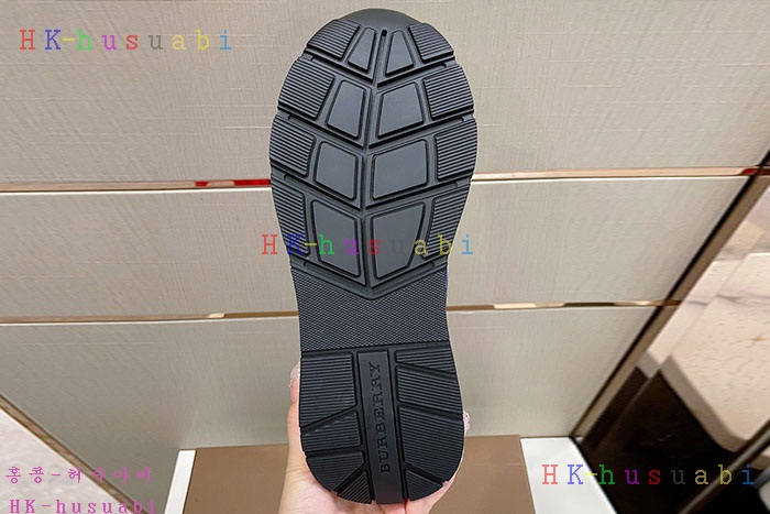 NEW 버버리 스니커즈 신상 B 666622