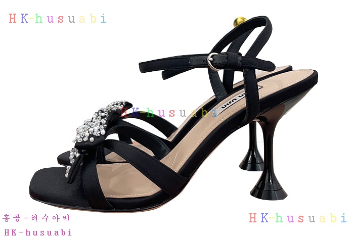 NEW 미우미우 샌들 신상 M 8552405