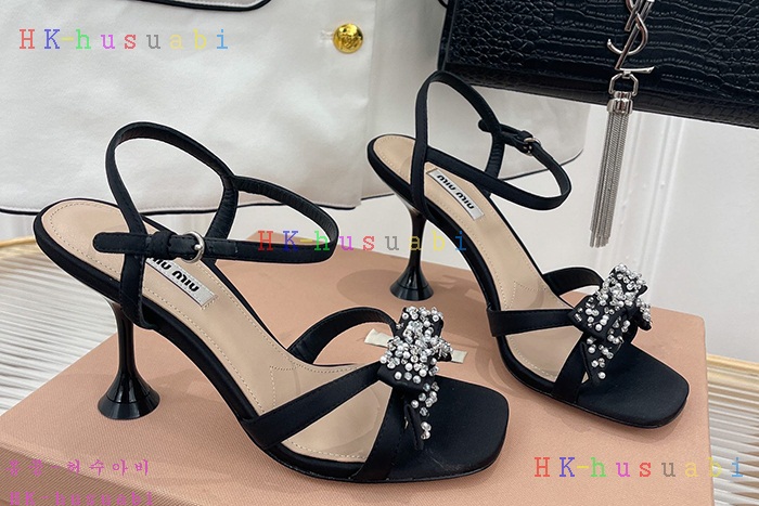 NEW 미우미우 샌들 신상 M 8552405