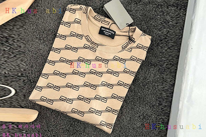 NEW 발렌시아가 반팔티 신상 B 682222