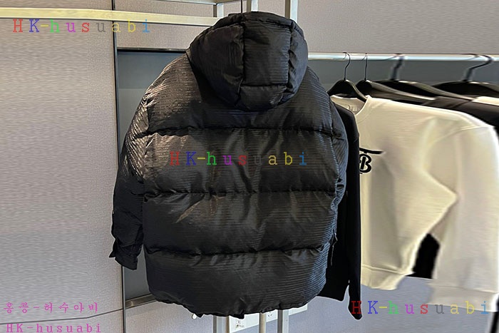 NEW 프라다 패딩 신상 P 582881