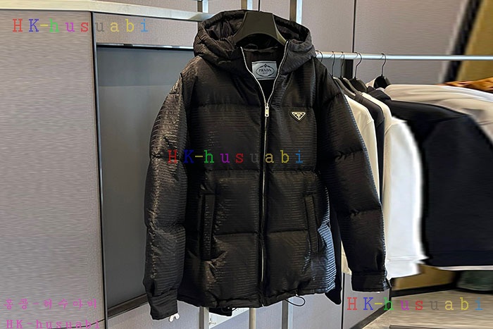 NEW 프라다 패딩 신상 P 582881
