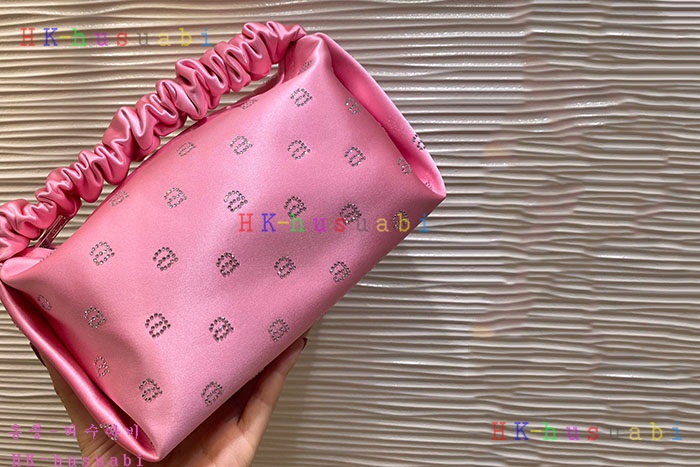 ★미러급★알렉산더왕 새틴 핫픽스 스크런치 미니 백 W 885722-2