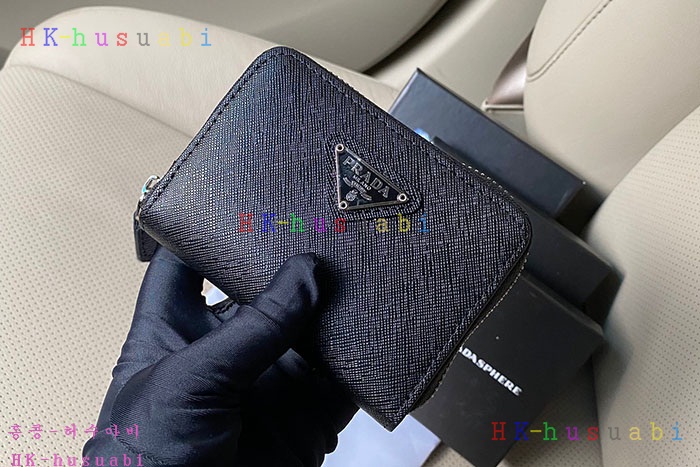 NEW 프라다 반지갑 P 2MC553-2