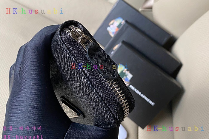 NEW 프라다 반지갑 P 2MC553-2