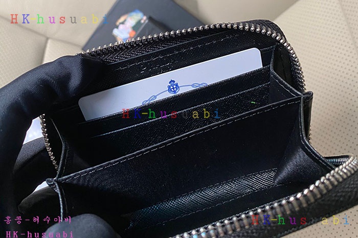 NEW 프라다 반지갑 P 2MC553-2