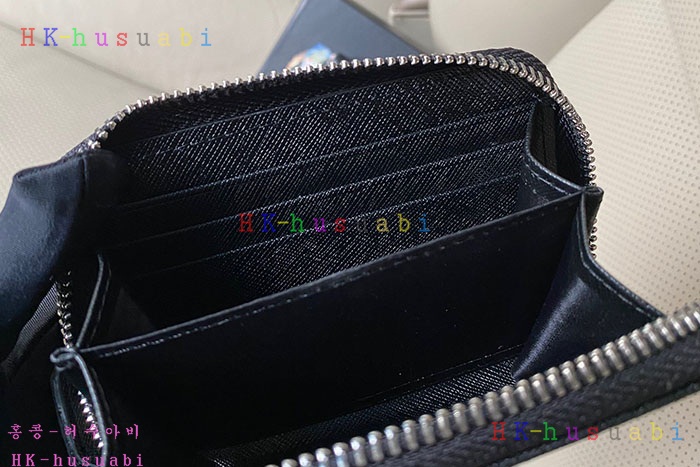NEW 프라다 반지갑 P 2MC553-2