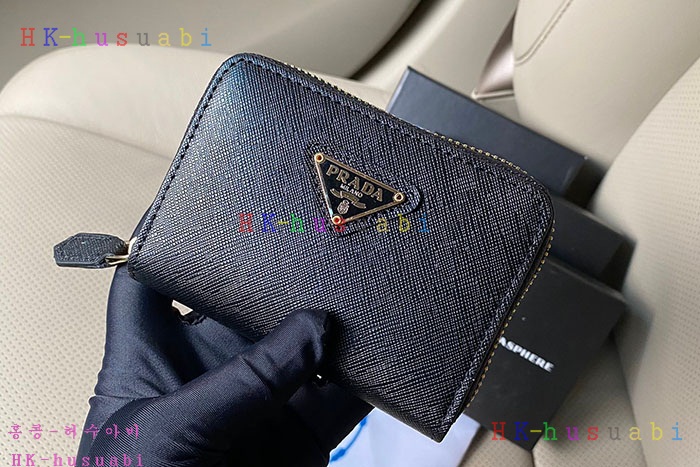 NEW 프라다 반지갑 P 2MC553-2