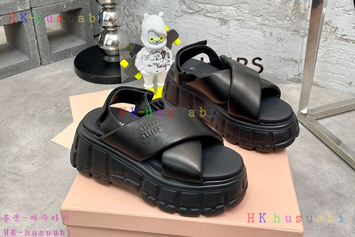 NEW 미우미우 샌들 신상 M682202