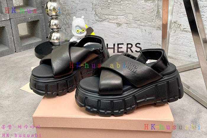 NEW 미우미우 샌들 신상 M682202