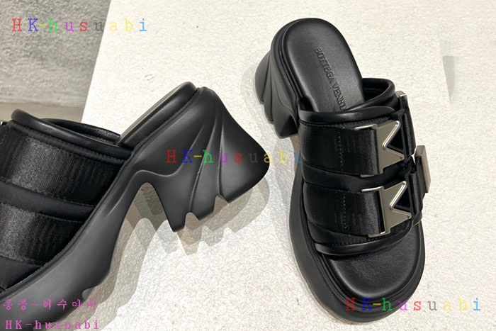 NEW 보테가베네타 샌들 신상 BV 824011