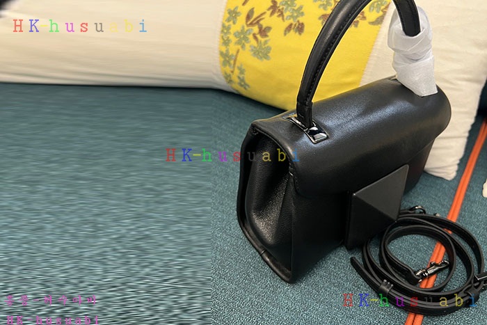 ★미러급★발렌티노 미니 원 스터드 나파 가죽 핸드백  WB0L13-2
