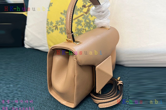 ★미러급★발렌티노 미니 원 스터드 나파 가죽 핸드백  WB0L13-6