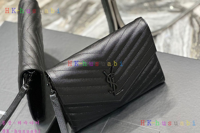 ★미러급★ 입생로랑 퀼트 처리된 그랑 드 뿌드르 엠보스드 가죽 소재의 MONOGRAM 클러치 617662-3