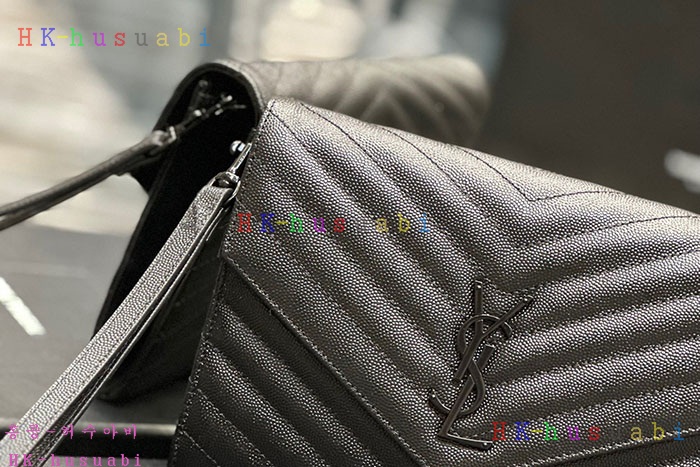 ★미러급★ 입생로랑 퀼트 처리된 그랑 드 뿌드르 엠보스드 가죽 소재의 MONOGRAM 클러치 617662-3