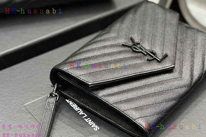 ★미러급★ 입생로랑 퀼트 처리된 그랑 드 뿌드르 엠보스드 가죽 소재의 MONOGRAM 클러치 617662-3