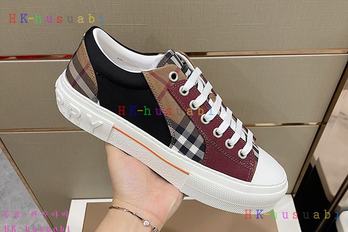 NEW 버버리 스니커즈 신상 BB  996403