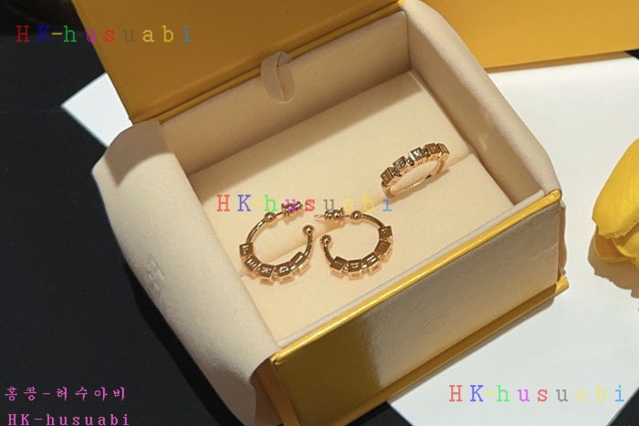 NEW 펜디 귀걸이 신상 FD 968222