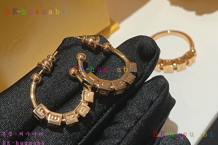 NEW 펜디 귀걸이 신상 FD 968222
