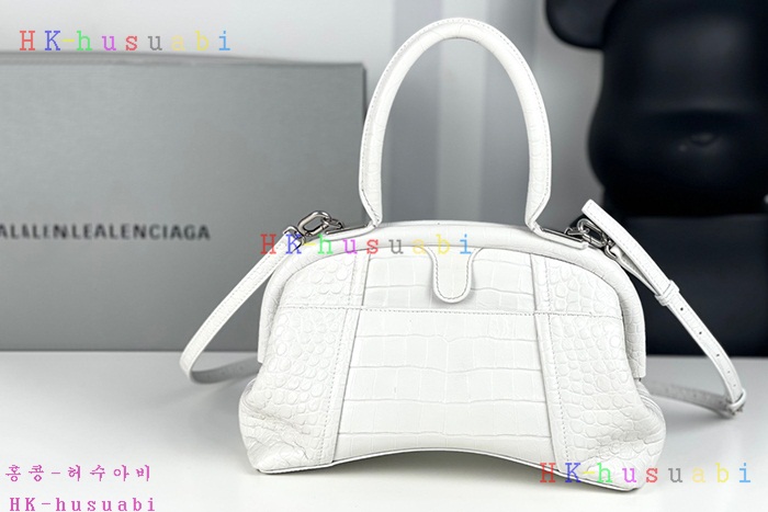 ★미러급★발렌시아가 엠보 크록 패턴 프레임 토트 673116-2