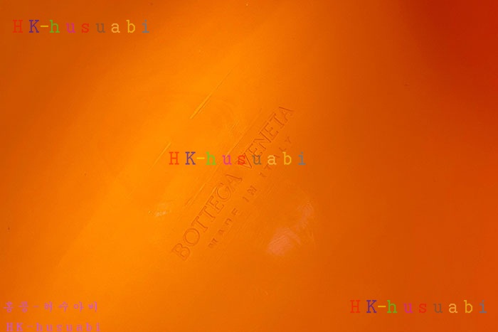 ★미러급★보테가베네타 매트 러버 펀치 숄더백 696920