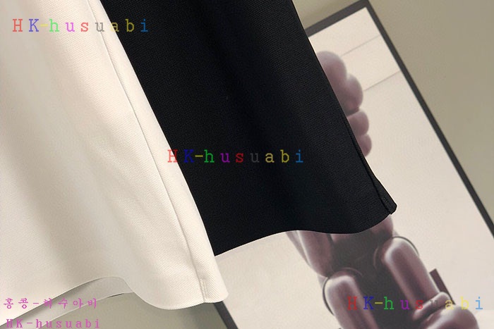 NEW 프라다 반팔티 신상 P 529908