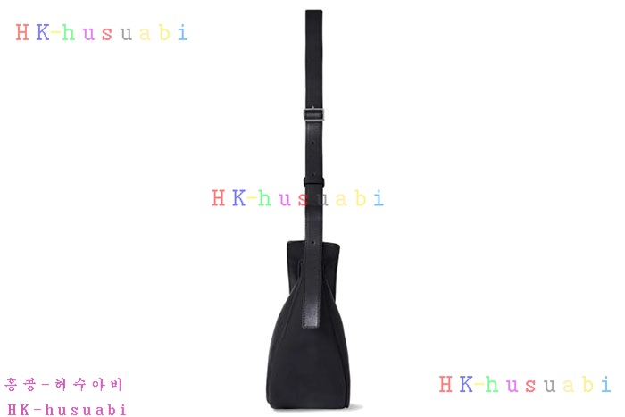 ★미러급★더로우 스몰 슬루아치 바나나 가죽 백 W1197L52BLPL