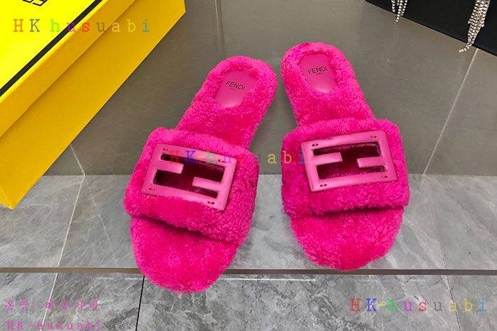 NEW 펜디 슬리퍼 신상 FD 558280