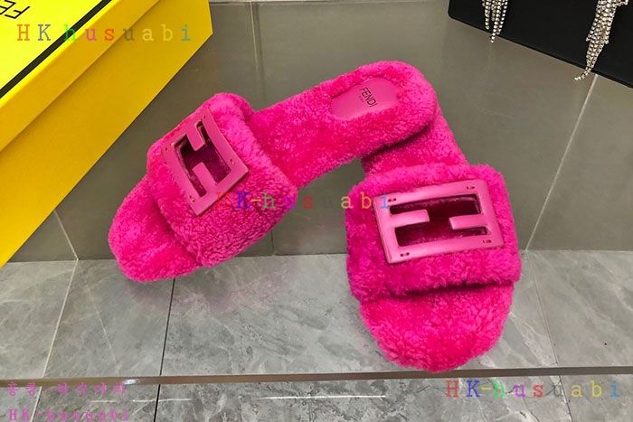 NEW 펜디 슬리퍼 신상 FD 558280