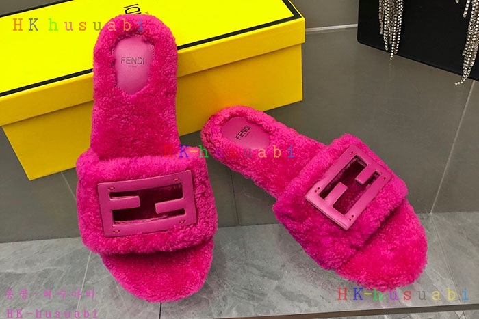 NEW 펜디 슬리퍼 신상 FD 558280